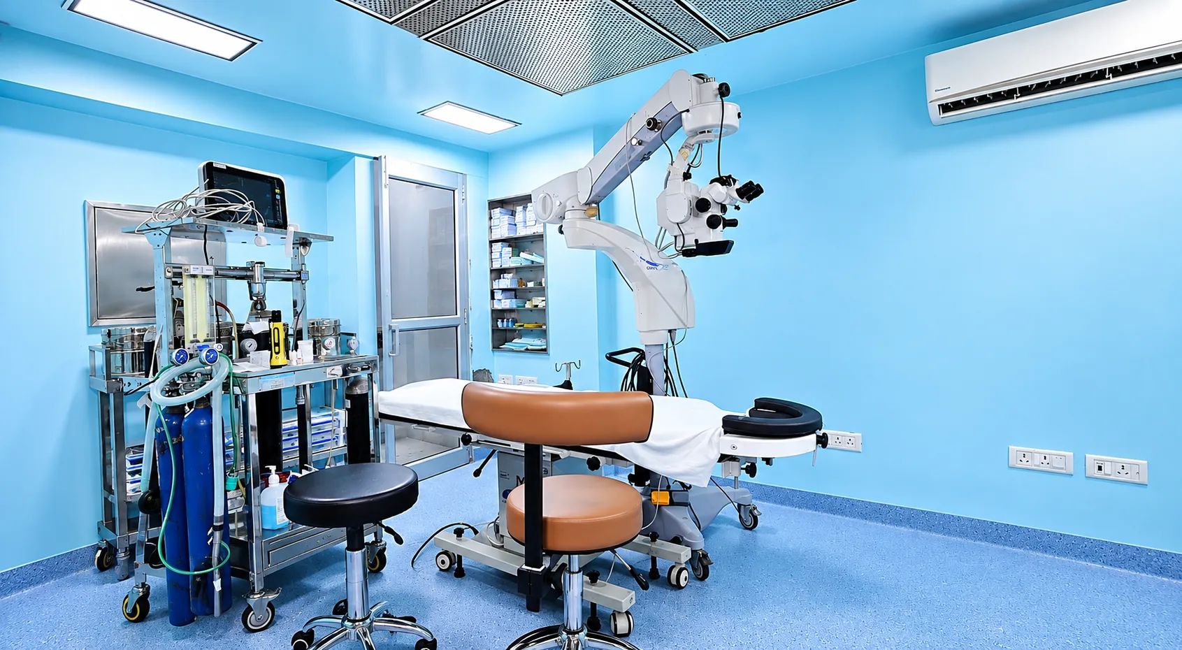 Operating-room photograph supplied by the hospital.